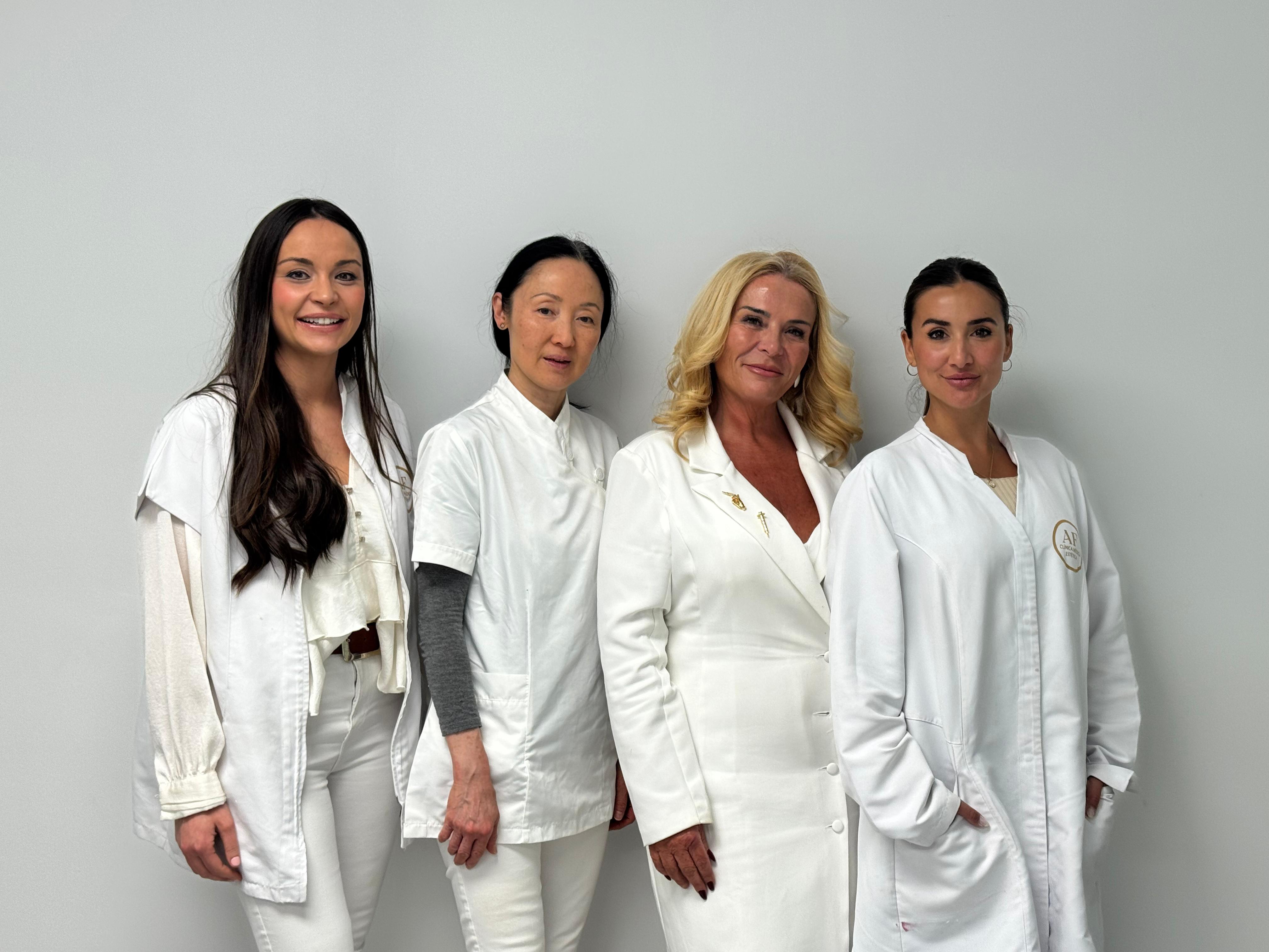 Equipo médico de la Clínica Estética Alicia Forcada en Almazora